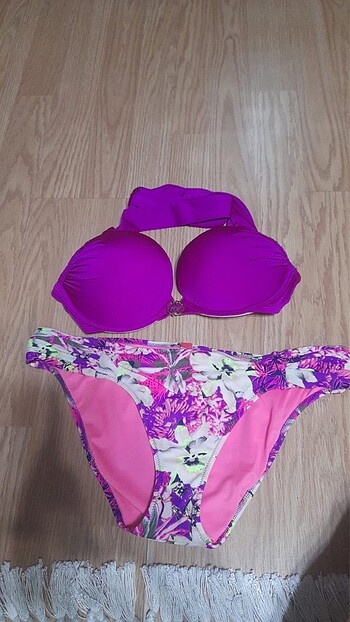 Çiçek Desenli Bikini Takımı