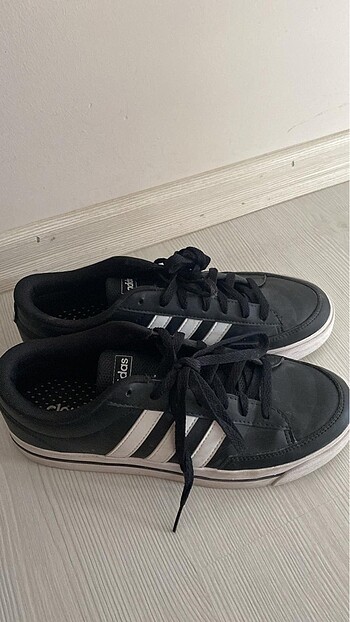 Adidas spor ayakkabı