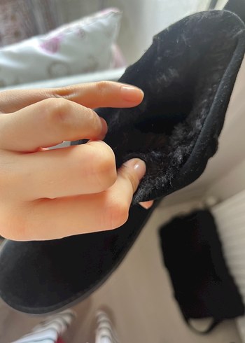 Stradivarius Siyah Süet Kürklü Dolgu Topuklu Kadın Bot