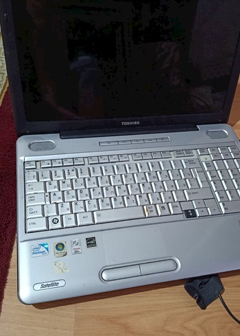 Siyah Toshiba Dizüstü Bilgisayar - Görsel 6