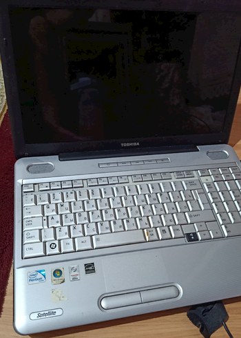 Siyah Toshiba Dizüstü Bilgisayar - Görsel 8