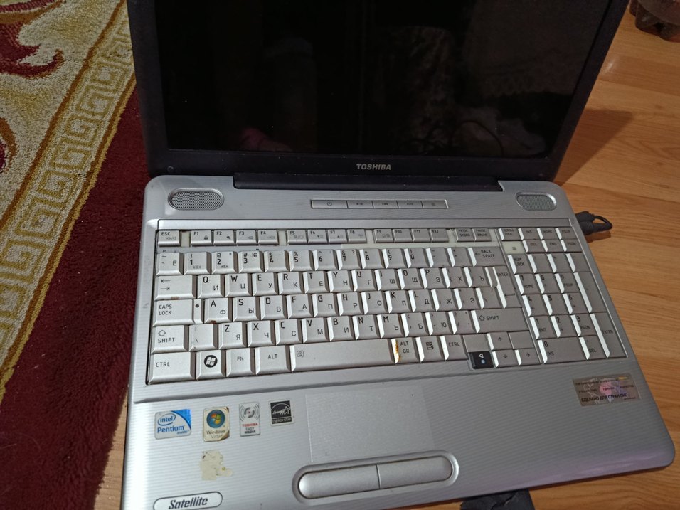 Siyah Toshiba Dizüstü Bilgisayar - Görsel 4