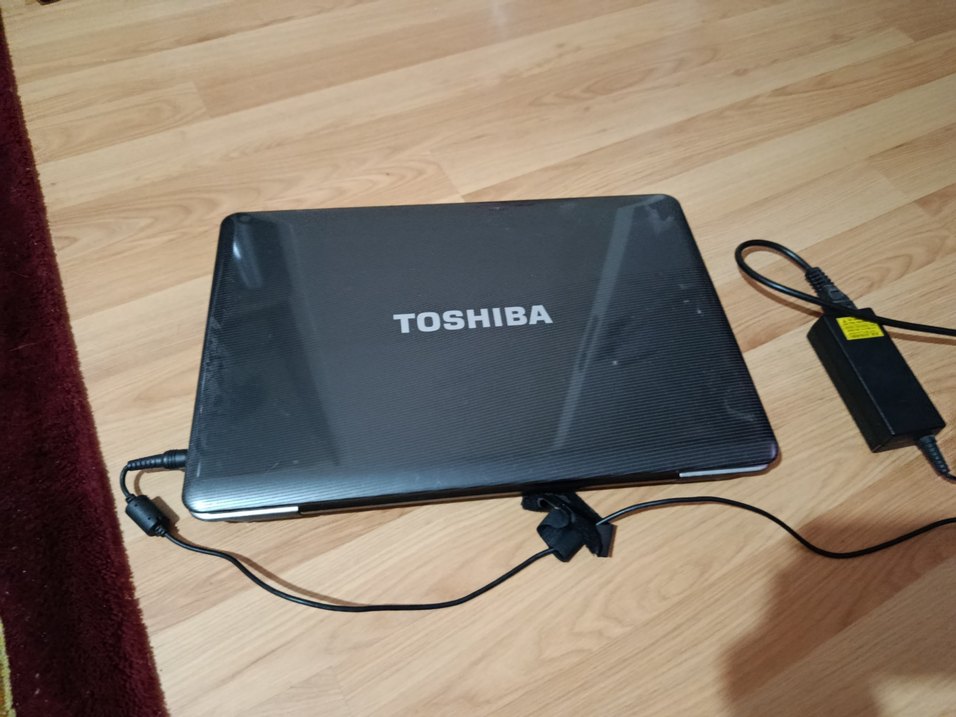 Siyah Toshiba Dizüstü Bilgisayar - Görsel 5