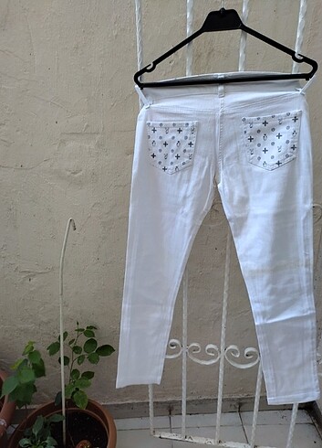 27 Beden beyaz Renk Yeni beyaz jeans 