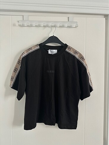 Guess tshirt