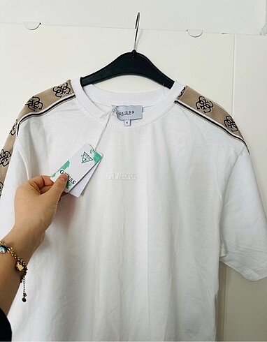 m Beden beyaz Renk Guess tshirt