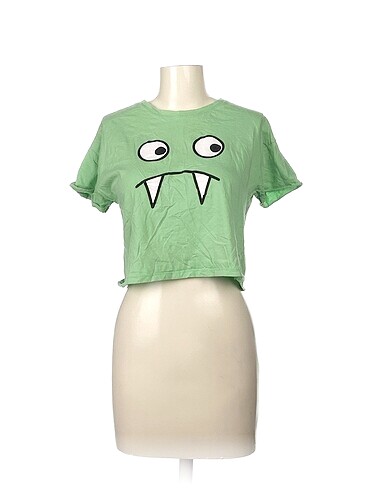 Bershka T-shirt %70 İndirimli.