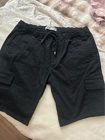 Bershka. Erkek kapri