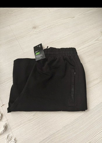 Nike Siyah Mini Spor Şort Fermuarlı Cepli