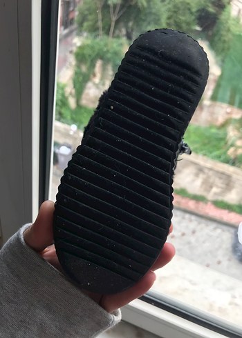 26 Beden siyah Renk Kız Çocuk Siyah Kürklü Goth Bot