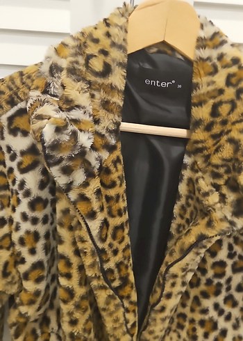 Leopar Desenli Suni Kürk Ceket - Görsel 3