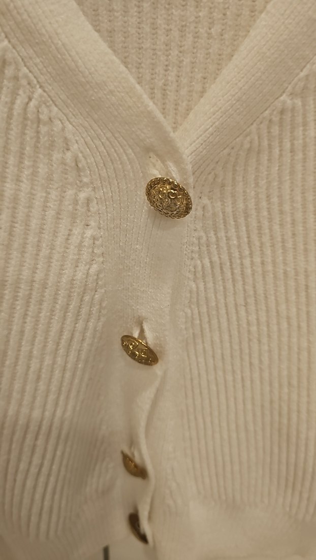 Mango üğmeli Beyaz V Yaka Kadın Hırka - Görsel 2