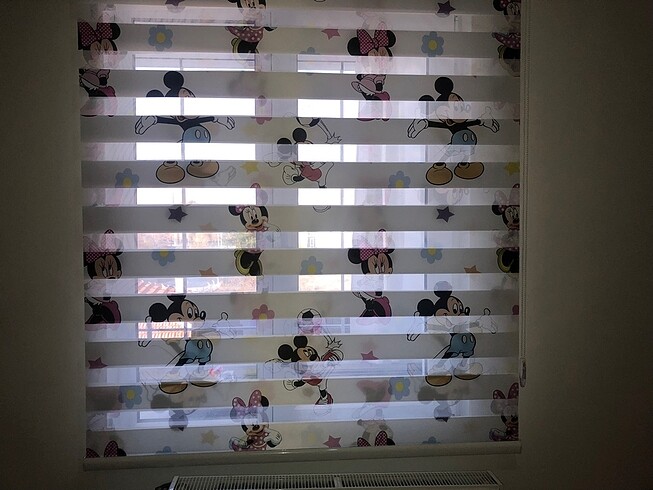 Diğer Minnie Mouse ve Mikie Mouse Zebra Perde