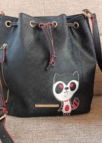 Kedili Siyah Büzgülü Vakko Çapraz Askılı - Görsel 2