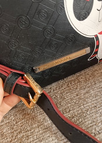 Kedili Siyah Büzgülü Vakko Çapraz Askılı - Görsel 10