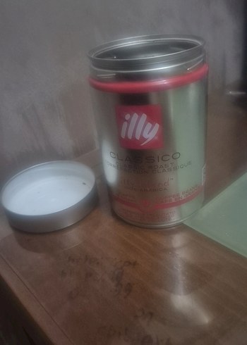 Illy Classico Kahve Teneke Kutusu