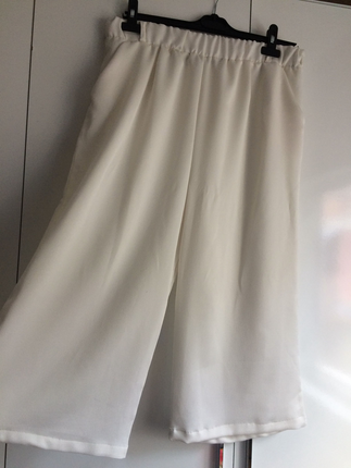 Krep şifon türünde krem rengi yazlık pantolon 