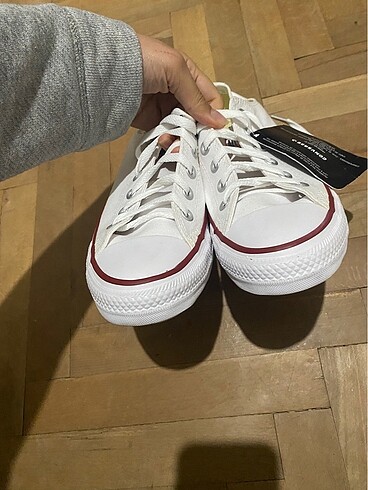 41 Beden beyaz Renk Etiketli CONVERSE YENİ