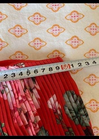 MANGO kirmızı çiçek desenli Piliseli Mini Bohem piliseli bluz - Görsel 6