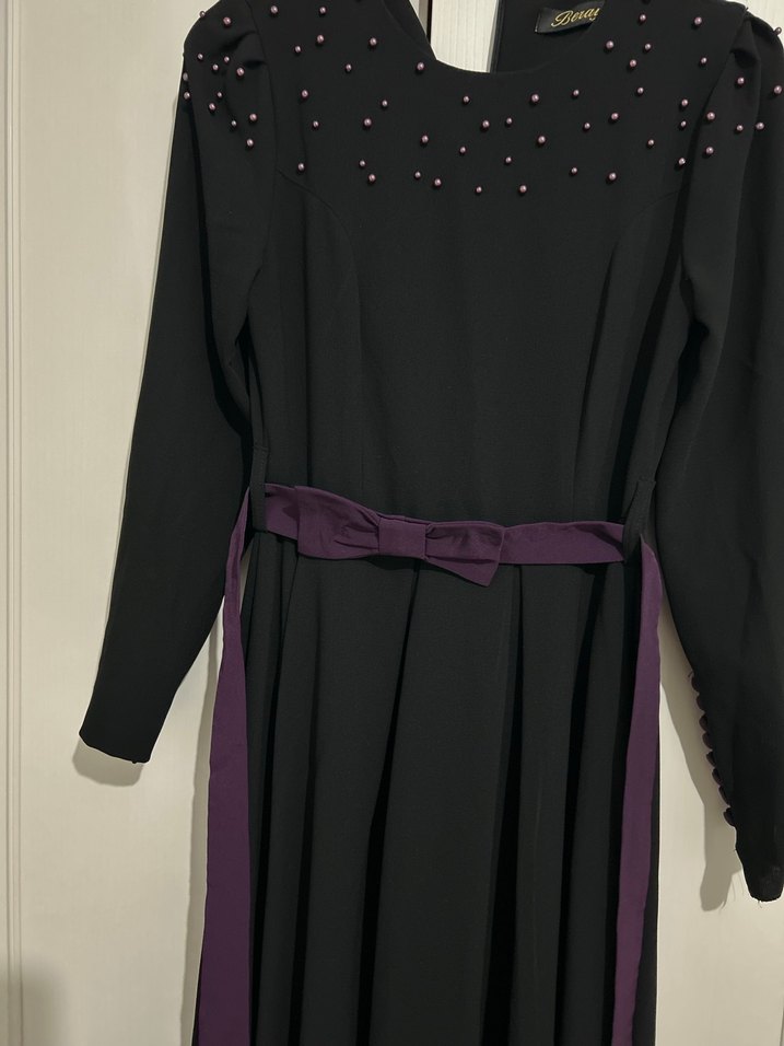 Uzun Siyah Mor Kuşaklı Gotik Elbise - Görsel 4