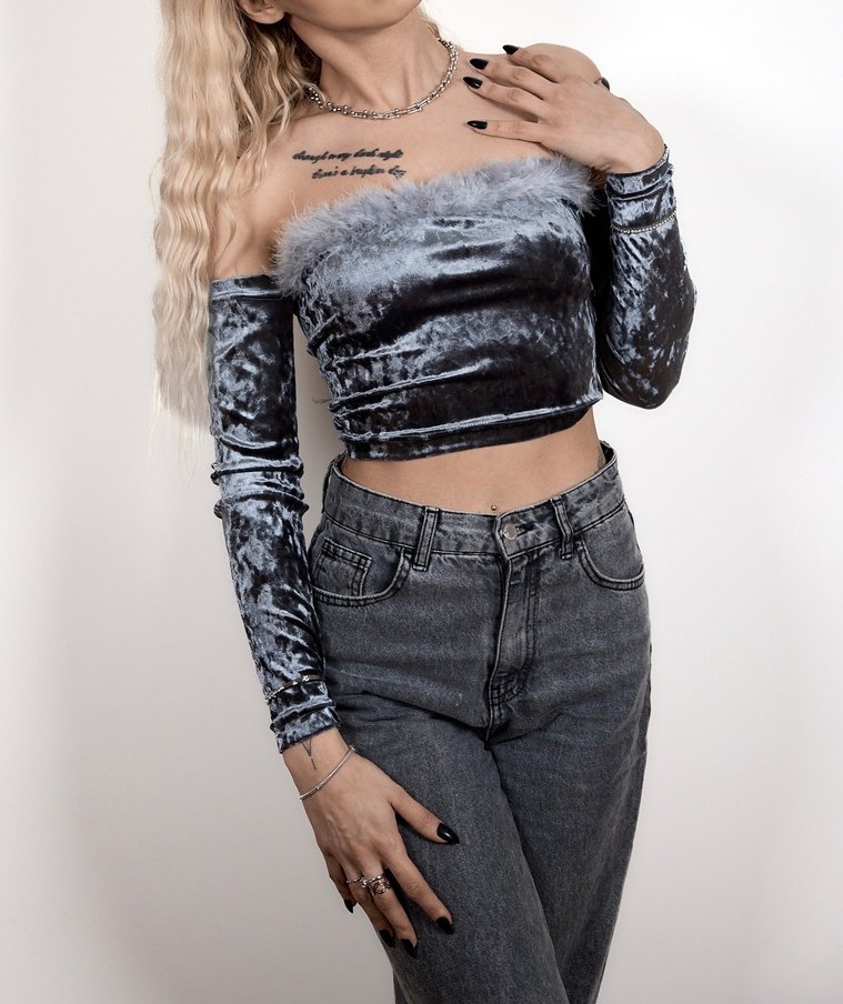 Gri Tüylü Straplez Kadife Bluz - Görsel 2