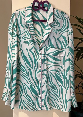 Zara Yeşil Zebra Desenli V Yaka Kadın Gömlek