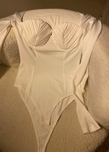 Kendinden sütyenli body
