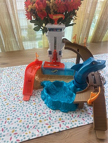 Hot Wheels Hot Wheels BGK04 Sharky yarış seti