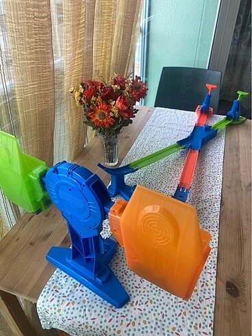 Hot Wheels FRH34 Denge sıçrayışı yarış seti
