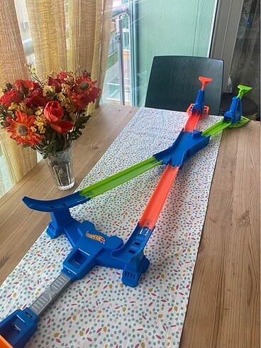 Hot Wheels Hot Wheels FRH34 Denge sıçrayışı yarış seti