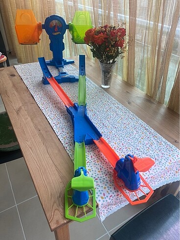  Beden Hot Wheels FRH34 Denge sıçrayışı yarış seti