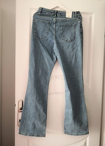LC Waikiki Bayan paça yırtmaçlı kot pantolon