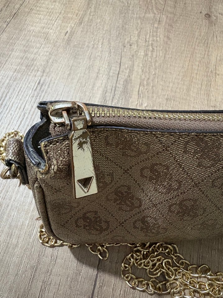 Zincir Detaylı Kahverengi Guess Omuz Çantası - Görsel 3