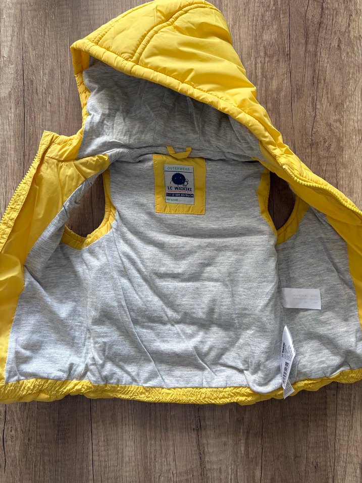 Sarı Kapüşonlu Erkek Çocuk Yeleği - Görsel 3