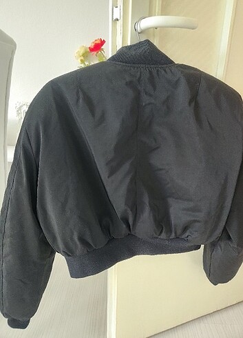 Pull and Bear Şişme crop mont