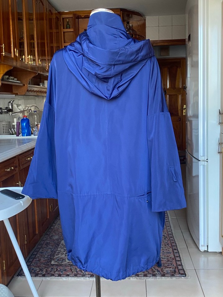 Kadın Mavi Uzun Salaş Yağmurluk - Görsel 3