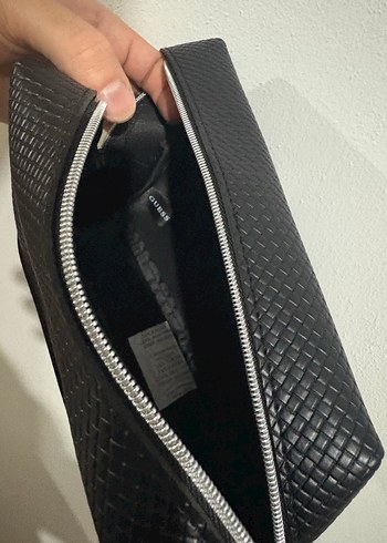 Guess Siyah Deri Makyaj Çantası - Görsel 5