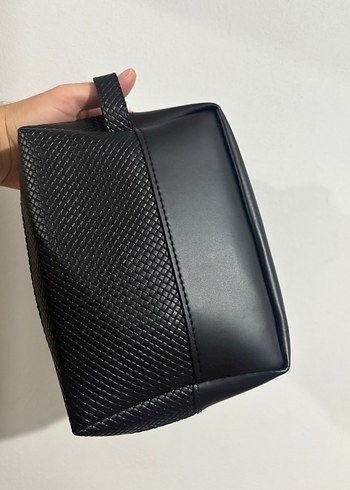 Guess Siyah Deri Makyaj Çantası - Görsel 3