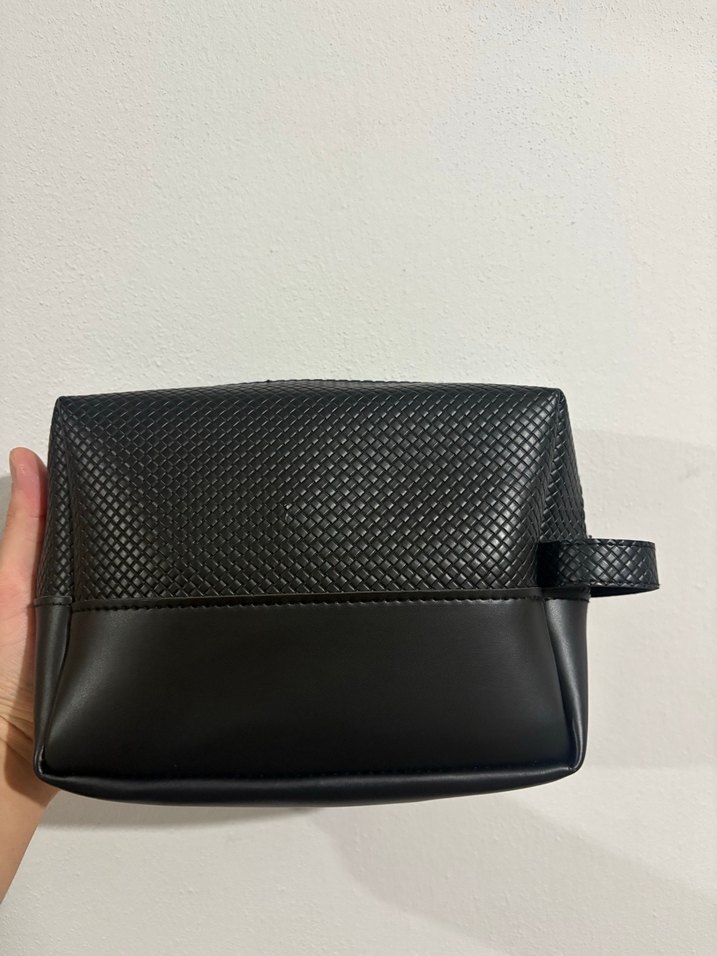 Guess Siyah Deri Makyaj Çantası - Görsel 4