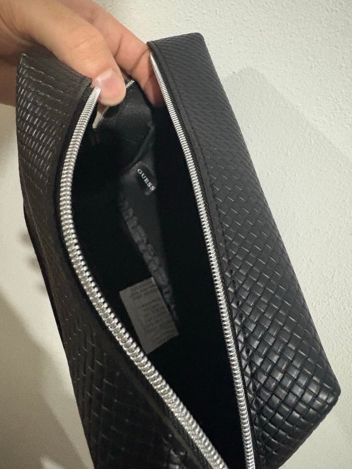 Guess Siyah Deri Makyaj Çantası - Görsel 5