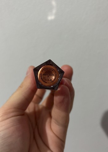 Fenty Beauty Parlak Bej Lip Gloss - Görsel 2