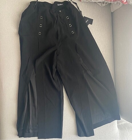 Yırtmaçlı pantolon