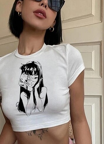 Junji Ito Baskılı Crop Bluz 