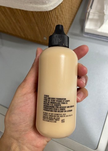 MAC Studio Yüz ve Vücut Fondöten 120 ml - Görsel 3