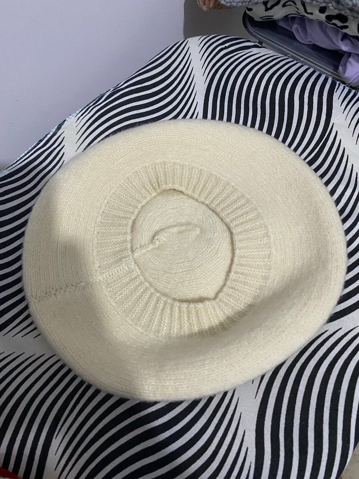 Beyaz Pliseli Kadın Şapka - Görsel 2