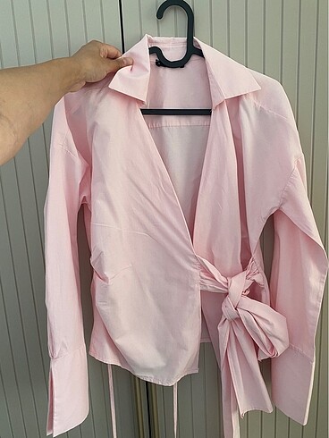 Pembe gömlek