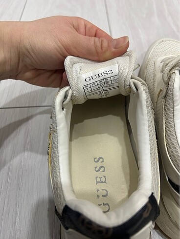 37 Beden ten rengi Renk Guess spor ayakkabı