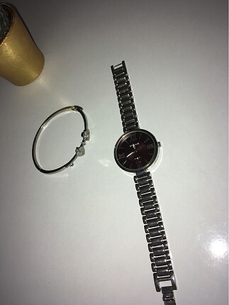 Bordo detaylı metal saat ve kelepçe