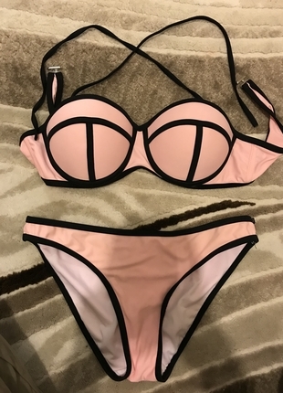 Pembe Triangle Bikini