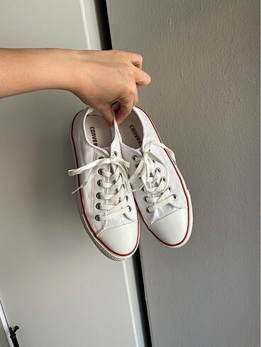 Beyaz converse